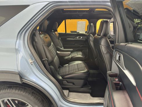 Used 2025 Ford Explorer ST-Line w/ ST-Line Street Pack AWD/4WD image 23