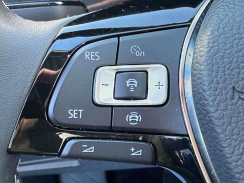 Used 2021 Volkswagen Tiguan SE w/ Panoramic Sunroof Package image 23