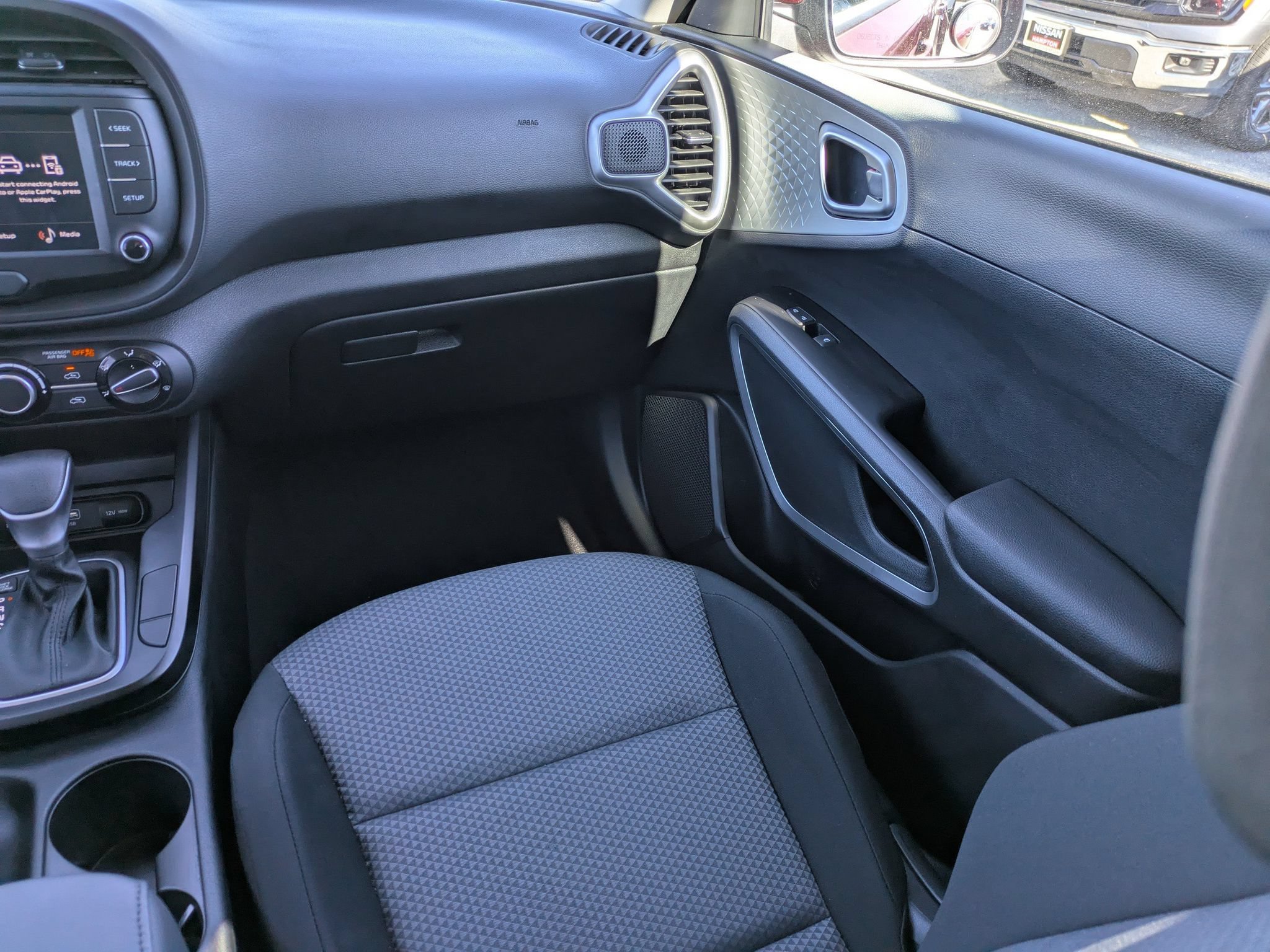 Used 2025 Kia Soul LX w/ LX Technology Package FWD image 18