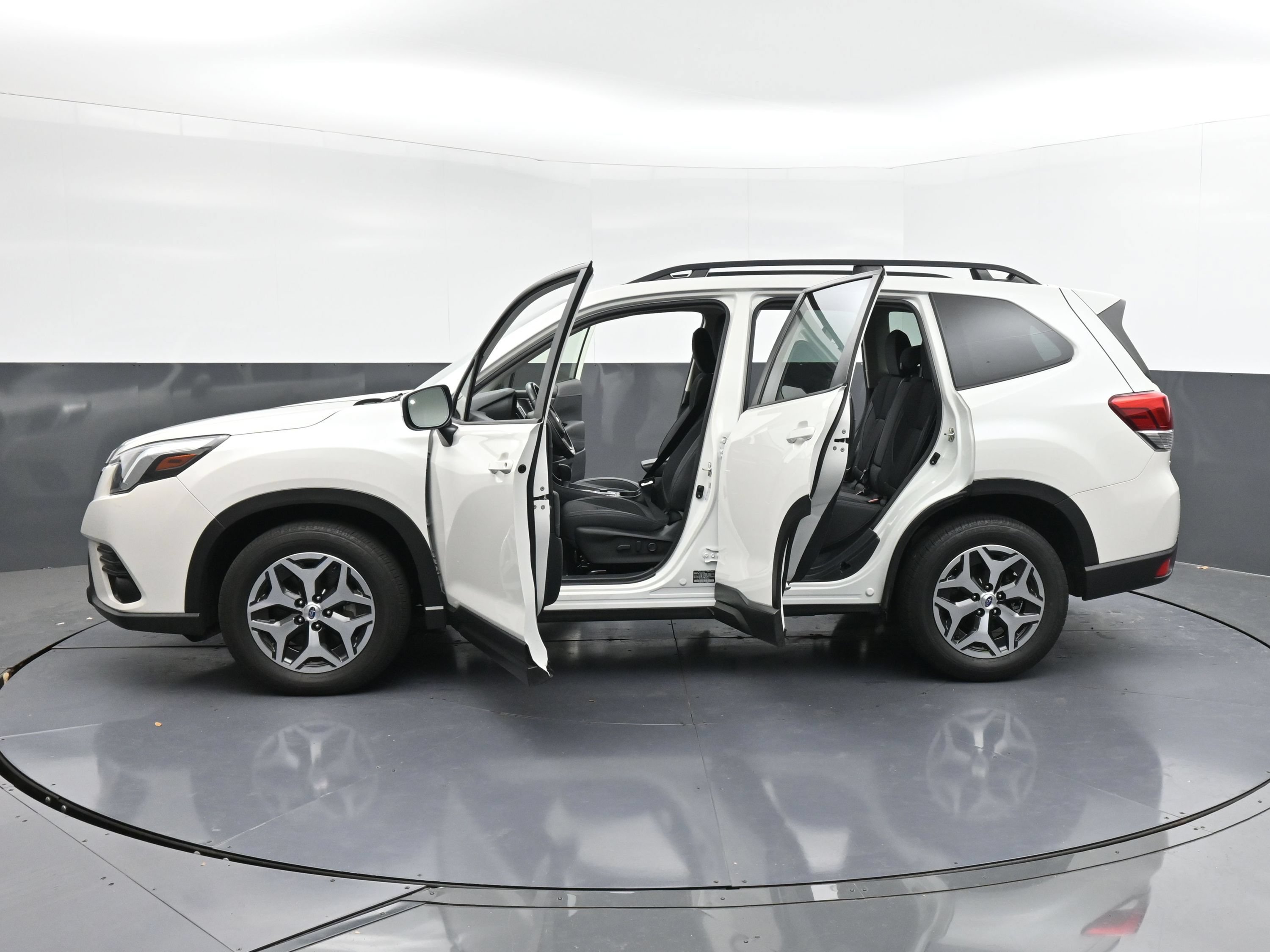 Used 2023 Subaru Forester Premium AWD/4WD image 42