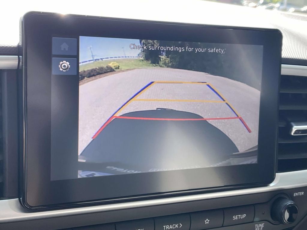 Certified 2023 Hyundai Venue SEL FWD image 25