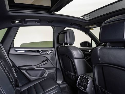 Certified 2026 Porsche Macan AWD/4WD image 16