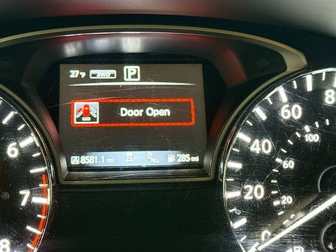 Used 2018 Nissan Pathfinder SV w/ SV Tech Package image 13