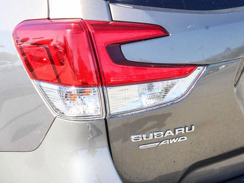 Used 2021 Subaru Forester Premium AWD/4WD image 9
