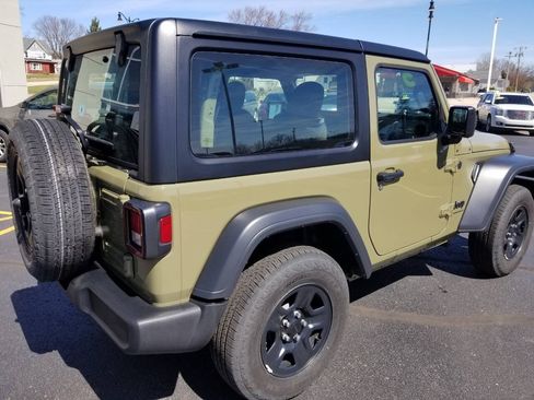 Used 2025 Jeep Wrangler Sport AWD/4WD image 7