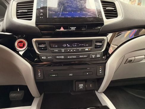 Used 2016 Honda Pilot Touring image 23