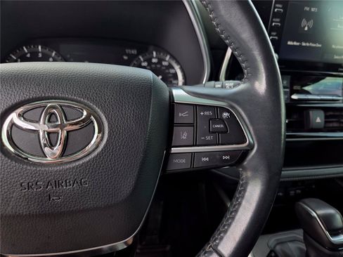Used 2021 Toyota Highlander XLE FWD image 26