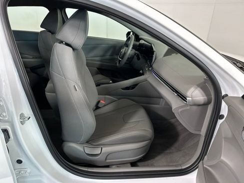 Certified 2024 Hyundai Elantra SEL image 28