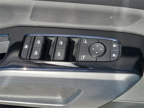 Certified 2024 Nissan Pathfinder SL image 22