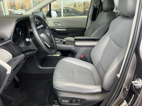 Certified 2024 Toyota Sienna XLE image 11