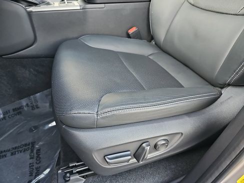 Used 2025 Toyota Land Cruiser image 28