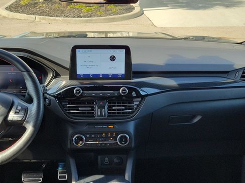 Used 2024 Ford Escape ST-Line image 11