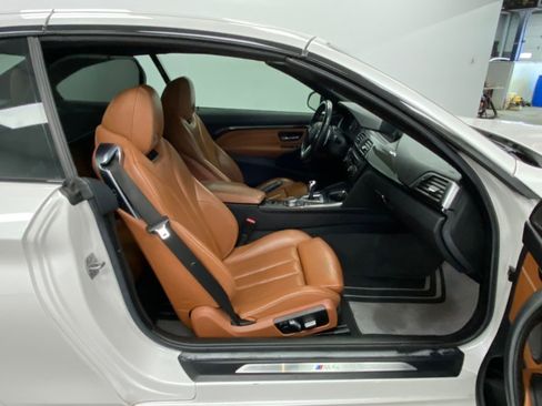 Used 2016 BMW M4 Convertible RWD image 31