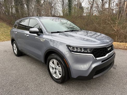 Used 2022 Kia Sorento LX image 4