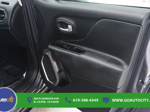 Used 2023 Jeep Renegade Latitude AWD/4WD image 16