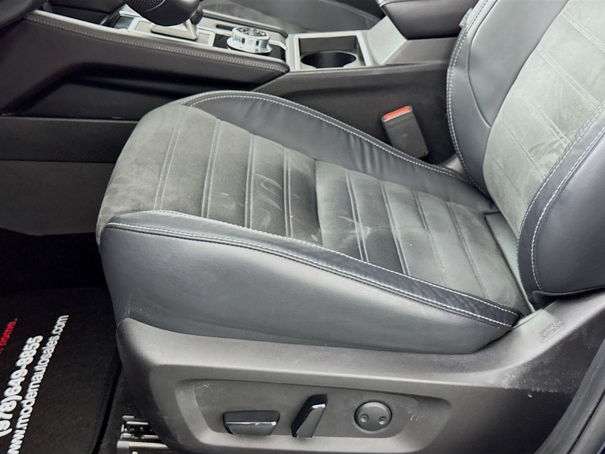 Used 2023 Mitsubishi Outlander SE AWD/4WD image 24