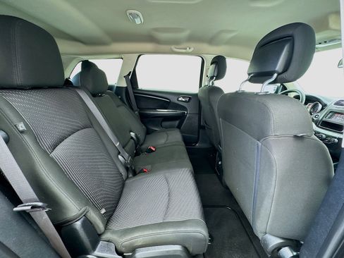 Used 2019 Dodge Journey SE image 18