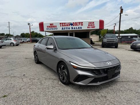 Used 2024 Hyundai Elantra Limited FWD image 1