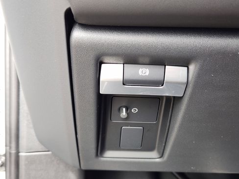New 2026 Land Rover Defender 130 X-Dynamic SE AWD/4WD image 16