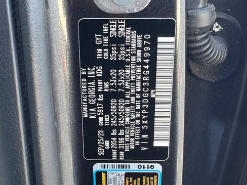 Used 2024 Kia Telluride EX w/ EX Captain's Chair Package image 28