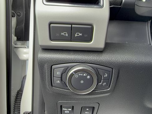 Certified 2020 Ford F150 Lariat w/ Equipment Group 502A Luxury RWD image 31