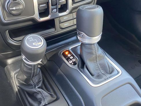 New 2025 Jeep Gladiator High Tide image 30