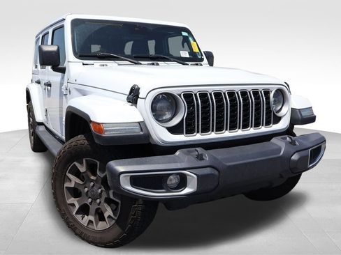 Used 2024 Jeep Wrangler Unlimited Sahara w/ Dual Top Group AWD/4WD image 8