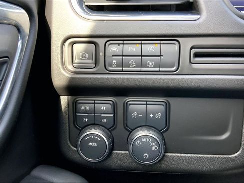 Used 2023 Chevrolet Tahoe Z71 w/ Luxury Package image 35