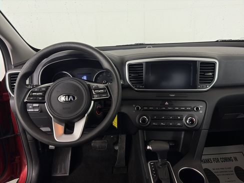 Used 2020 Kia Sportage LX image 3