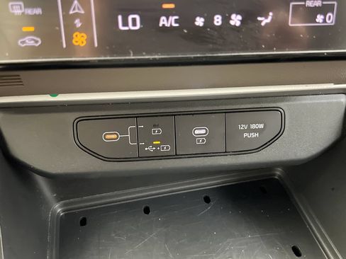Used 2025 Kia Carnival FWD image 62