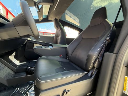 Used 2025 Tesla Cybertruck AWD Crew Cab image 14