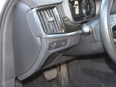 Used 2018 Volvo S90 T5 Momentum w/ Convenience Package image 25