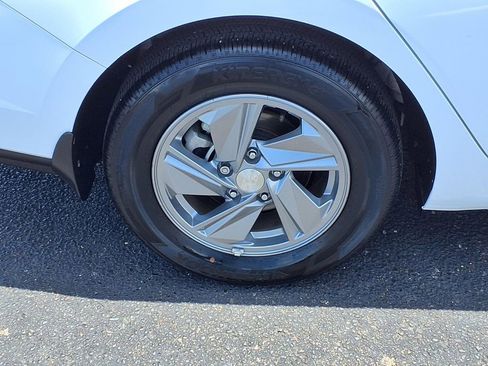 Certified 2024 Hyundai Elantra SE FWD image 9