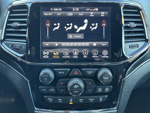 Used 2019 Jeep Grand Cherokee Limited AWD/4WD image 30