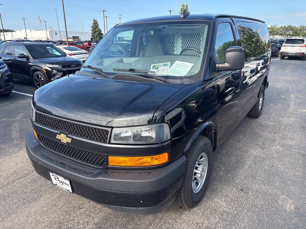 Used 2021 Chevrolet Express 2500 w/ Driver Convenience Package RWD image 6