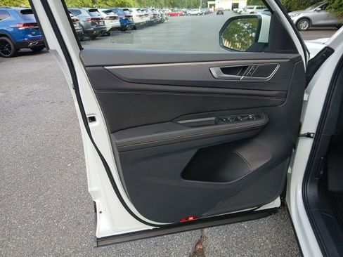 New 2026 Volkswagen Atlas Cross Sport SE image 10