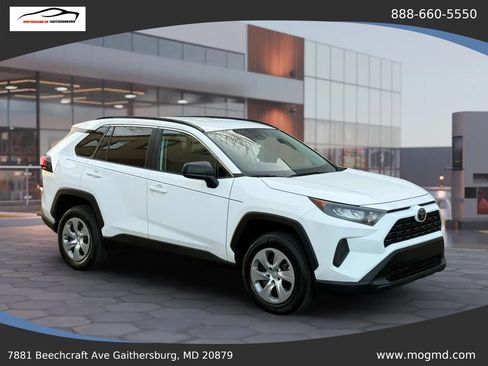 Used 2021 Toyota RAV4 LE image 6