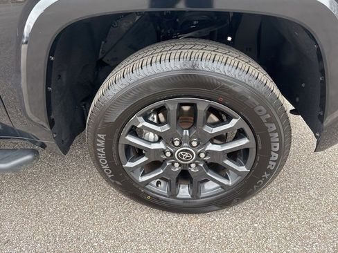 Used 2023 Toyota Tundra Platinum image 17