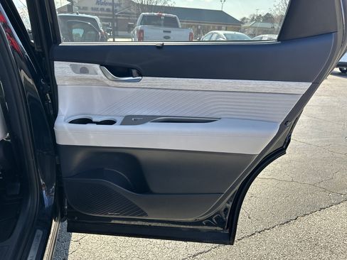 Used 2023 Hyundai Palisade Calligraphy image 17