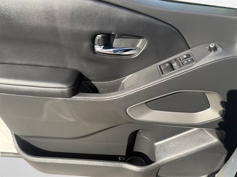 Certified 2025 Nissan Frontier SV image 28