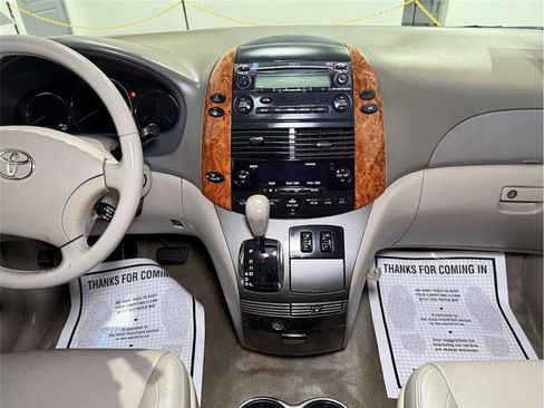 Used 2008 Toyota Sienna XLE image 19