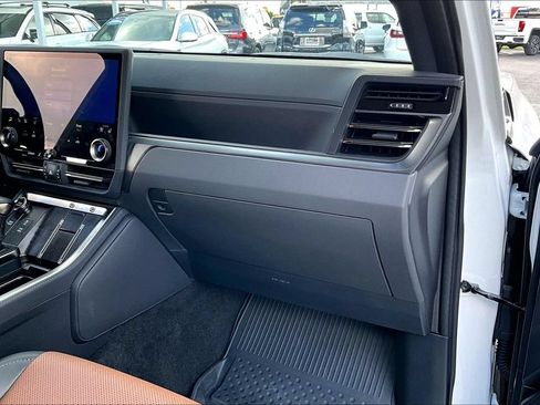 Used 2025 Lexus GX 550 w/ Accessory Package (2T) AWD/4WD image 22