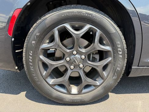 Used 2019 Chrysler 300 S AWD/4WD image 30