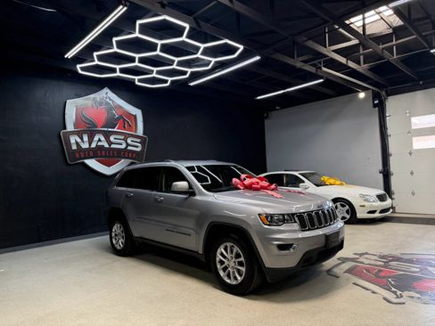 Used 2021 Jeep Grand Cherokee Laredo RWD image 6