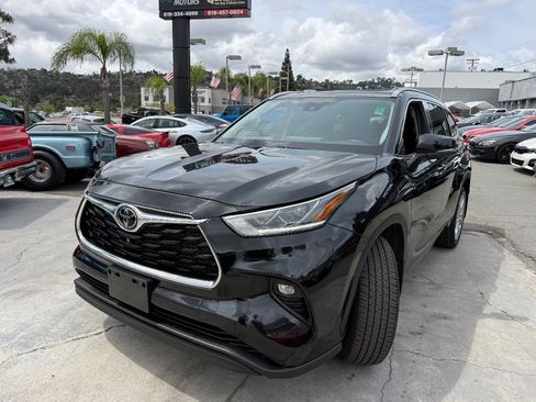 Used 2023 Toyota Highlander Limited AWD/4WD image 6