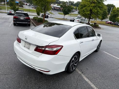 Used 2016 Honda Accord EX image 10