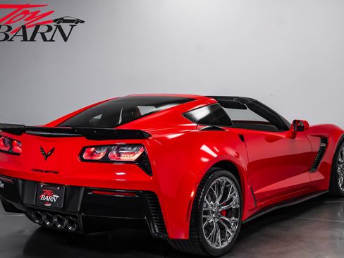 Used 2015 Chevrolet Corvette Z06 w/ 2LZ Preferred Equipment Group RWD image 5