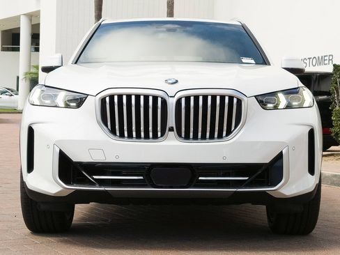 New 2026 BMW X5 sDrive40i w/ Premium Package RWD image 2