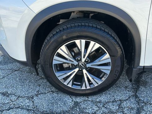 Used 2022 Nissan Rogue SV w/ SV Premium Package image 8