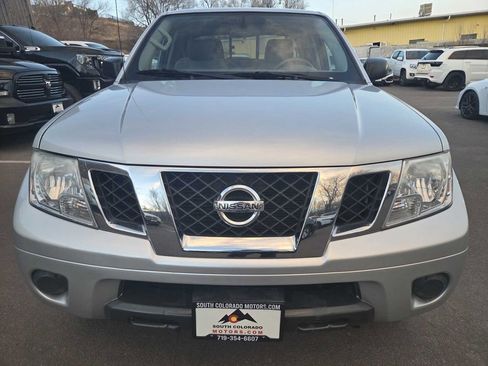 Used 2019 Nissan Frontier SV image 2